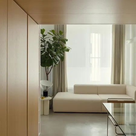 Curated Loft In アパート
